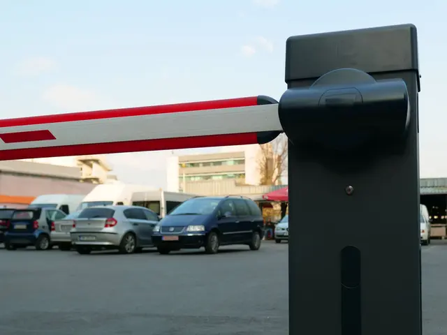 Barieră automată la intrarea într-o parcare